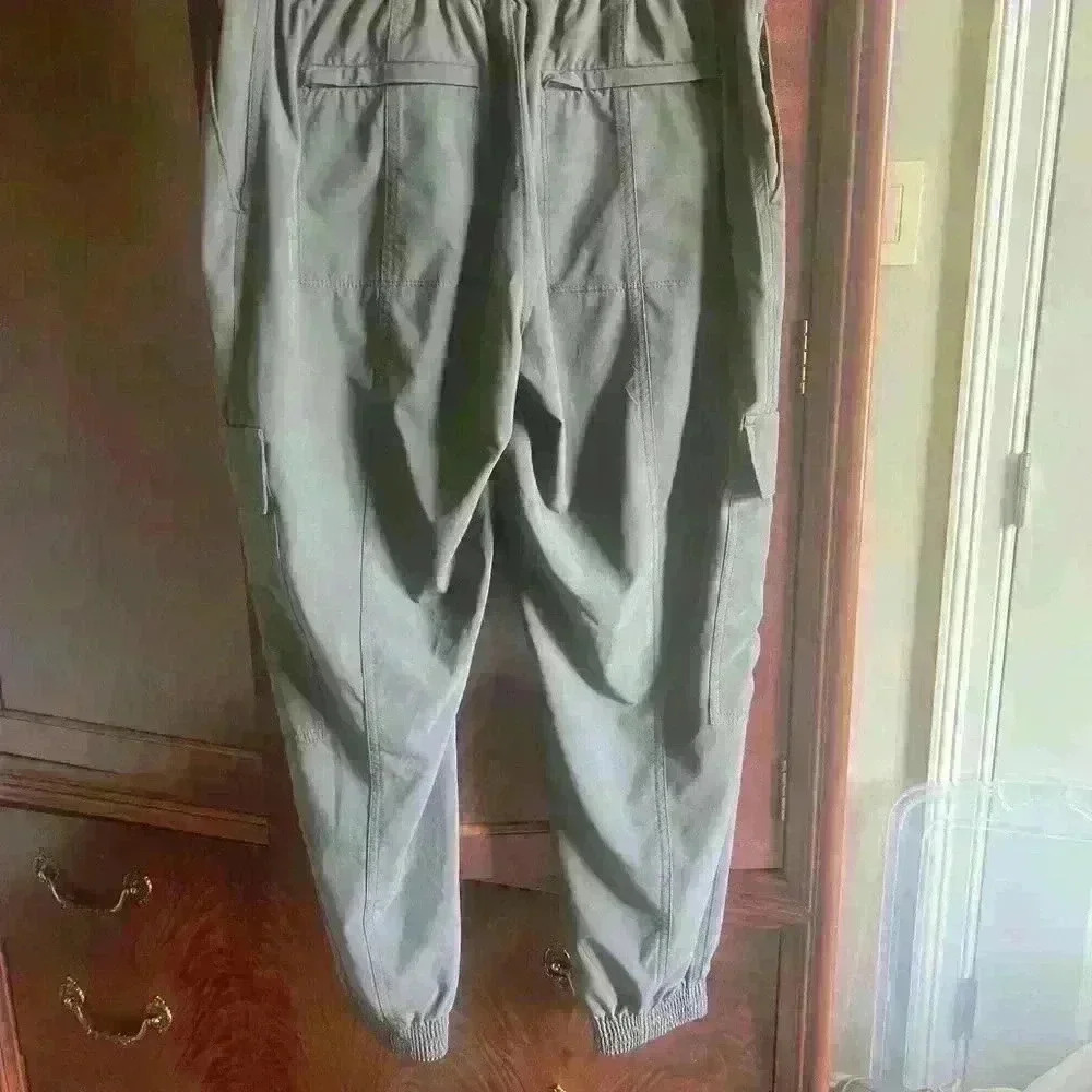 Athleta pant 4P NWOT Never worn. Greenish color. water resistant. - Picture 7 of 11